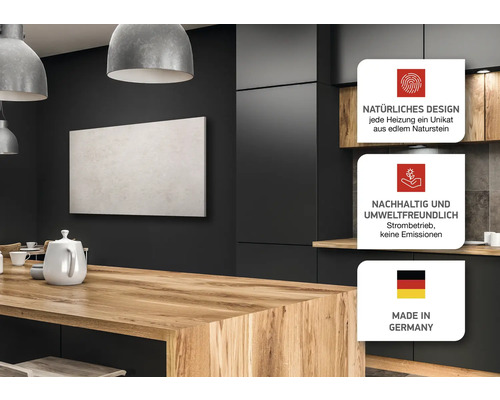 Wohnraum mit Natursteinheizung, Holztisch und Küchenzeile