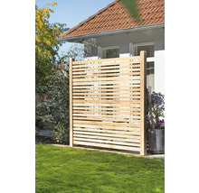 Holzsichtschutzzaun im Garten vor einem Haus