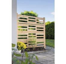 Holzsichtschutzzaun im Garten mit Bepflanzung