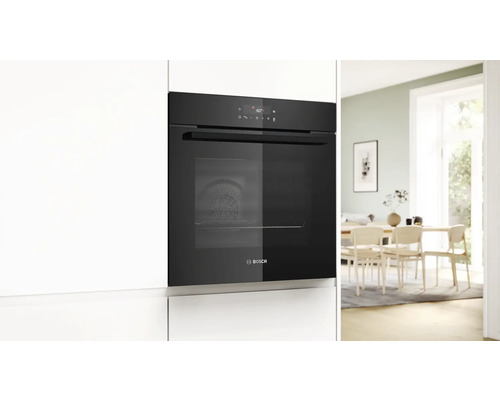 Einbauofen der Marke Bosch in einer modernen Küche.