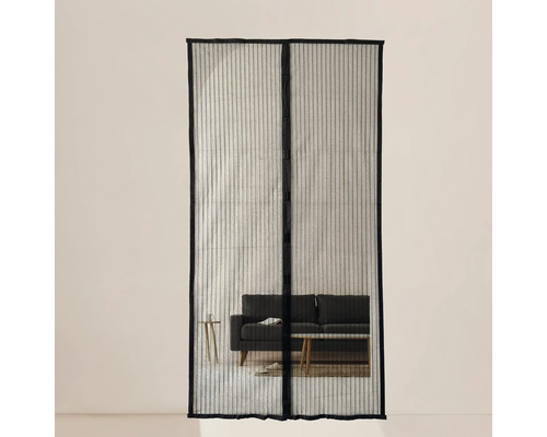 Fliegengittertür mit Magnetverschluss vor Wohnzimmer