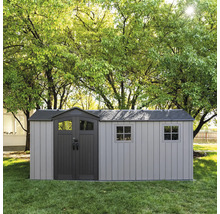 Gartenschuppen aus Kunststoff mit Doppeltür und Fenster im Garten