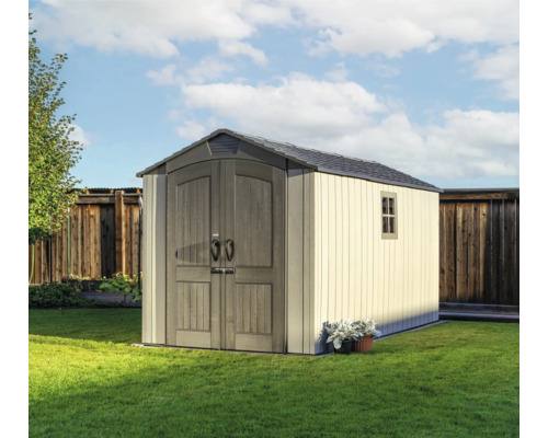Gartenschuppen mit Doppeltür und Fenster im Garten