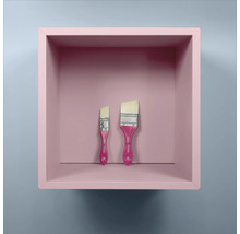 Zwei Lackierpinsel mit Kunststoffgriff im Regal