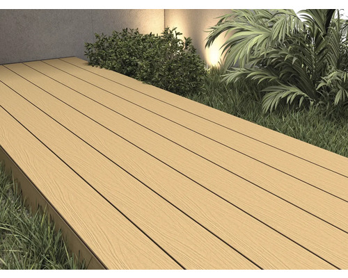 Terrassendielen aus Holzverbundwerkstoff im Außenbereich