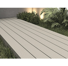 Terrasse mit Holzverbundstoffdielen im Außenbereich