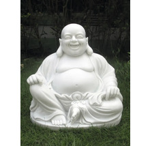 Lachende Buddha Figur im Garten auf Gras