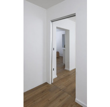 Helle Wohnung mit Schiebetür und Holzboden