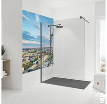 Badezimmer mit Duschkabine, Brausegarnitur und Stadtmotiv