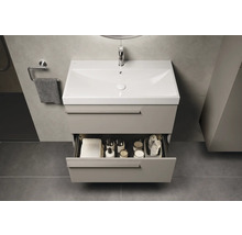 Badezimmer mit Waschbeckenunterschrank, Waschbecken und offenem Schubfach