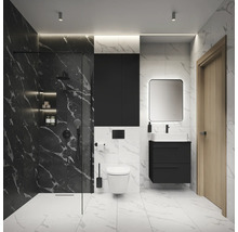 Helles Badezimmer mit Dusche, Waschbecken, Spiegel und Toilette