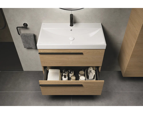 Waschtischunterschrank aus Holz mit offenem Schubfach im Badezimmer