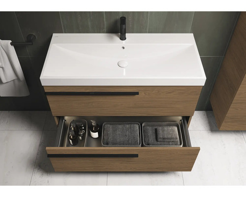 Waschtischunterschrank mit offenem Schubfach im Badezimmer