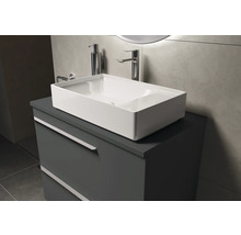 Badezimmer mit Aufsatzwaschbecken, Waschtischunterschrank und Armatur