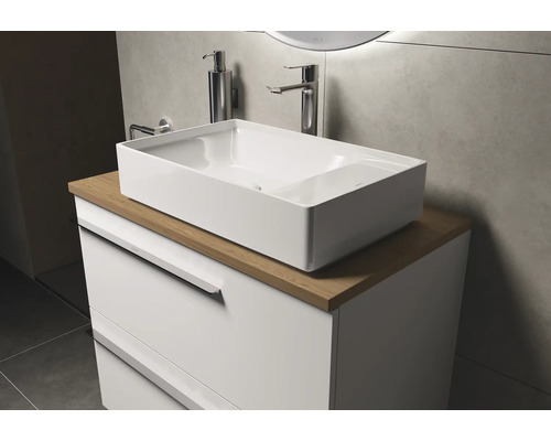 Modernes Badezimmer mit Aufsatzwaschbecken, Waschtisch und Armaturen