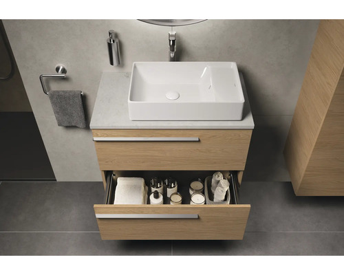 Modernes Badezimmer mit Waschtischunterschrank, Aufsatzwaschbecken und geöffneter Schublade