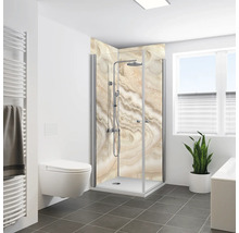 Badezimmer mit Dusche, Toilette, Handtuchwärmer und Fenster für eine helle und organisierte Atmosphäre