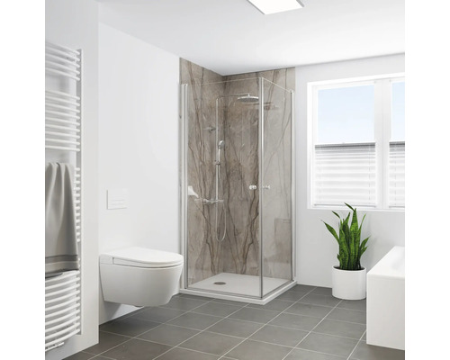 Badezimmer mit Duschkabine, Toilette und Heizkörper