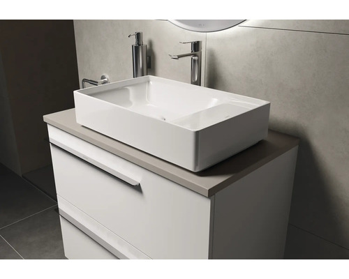Waschtisch mit Unterschrank und Aufsatzwaschbecken im Badezimmer