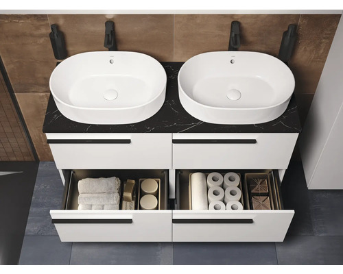 Modernes Badezimmer mit Doppelwaschtisch, Schubladen und Ablageflächen