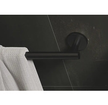 Schwarzer Handtuchhalter mit Handtuch