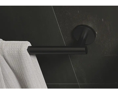 Schwarzer Handtuchhalter mit Handtuch