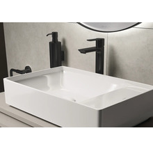 Modernes Badezimmerwaschbecken mit Armatur und Seifenspender