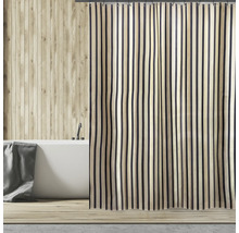 Badezimmer mit Badewanne und gestreiftem Duschvorhang