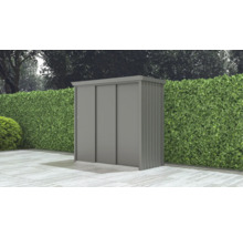 Gartenschrank mit Schiebetüren vor grüner Hecke