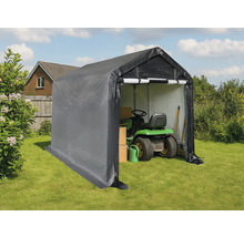 Geräteschuppen mit Rasentraktor im Garten