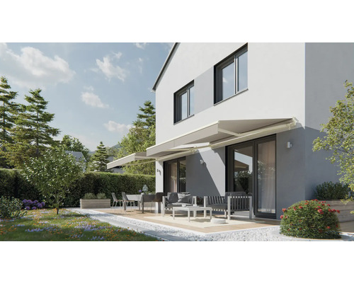 Hausfassade mit Terrassenüberdachung, Gartenmöbeln und Außenbereich