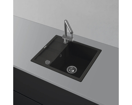 Spüle mit Abtropffläche und Armatur