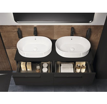 Doppelwaschtisch mit Unterschrank und geöffneten Schubladen im Badezimmer