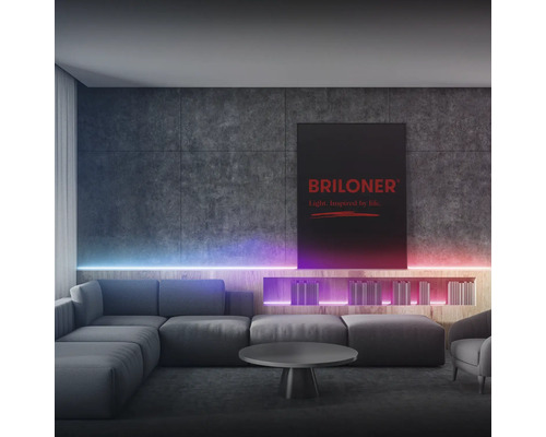 Modernes Wohnzimmer mit LED-Beleuchtung und Briloner Logo