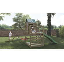 Spielplatz im Garten mit Schaukel, Rutsche und Sandkasten