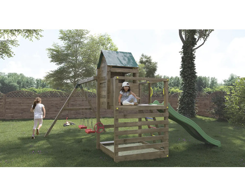 Spielplatz im Garten mit Schaukel, Rutsche und Sandkasten