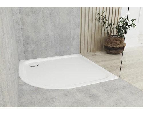 Eckige Duschwanne aus Acryl in einem Badezimmer