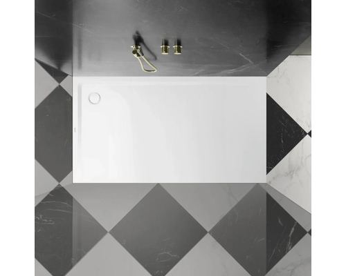 Aufnahme einer Duschwanne von oben im Badezimmer