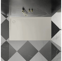 Duschwanne im Badezimmer mit Marmorfliesen