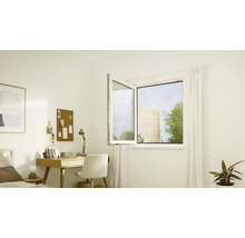 Helles Zimmer mit Kippfenster, Schreibtisch und Dekoration