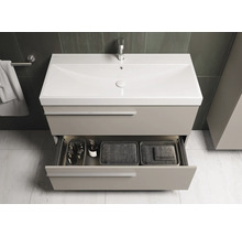 Waschtischunterschrank mit offenem Schubfach, Waschtisch, Armatur und Accessoires im Badezimmer