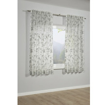 Fenster mit transparenten Gardinen mit Blattmuster