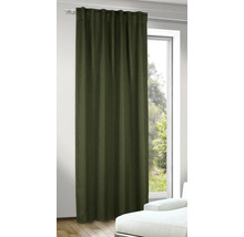 Gardine am Fenster mit Vorhangschiene