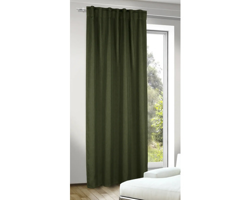 Gardine am Fenster mit Vorhangschiene