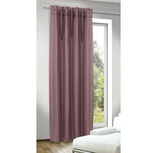 Lange, geraffte Gardine vor einem Fenster