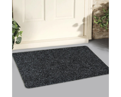 Schmutzfangmatte vor einer Haustür