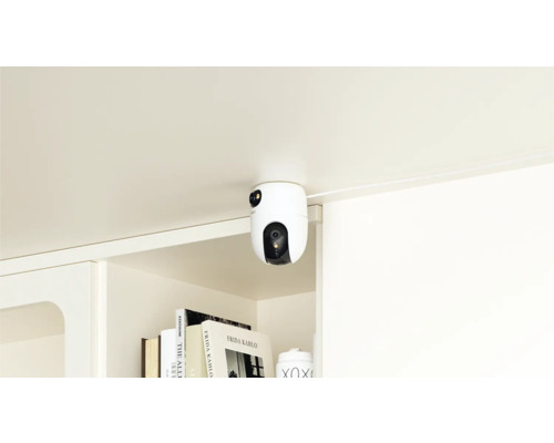 Eine weiße Überwachungskamera ist unter einer Oberfläche montiert und bietet Sicherheit.