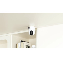 Überwachungskamera an der Decke montiert