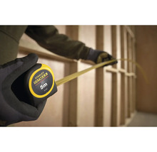 Stanley Fatmax Rollbandmass mit 5 Meter Länge in Hand