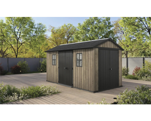 Gartenschuppen mit Fenster und Doppeltür auf einer Terrasse